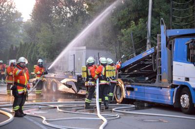 FLAMMENBILDER! Vollbrand einer Recyclingfirma in Backnang